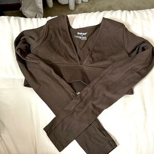 Long sleeve crop top